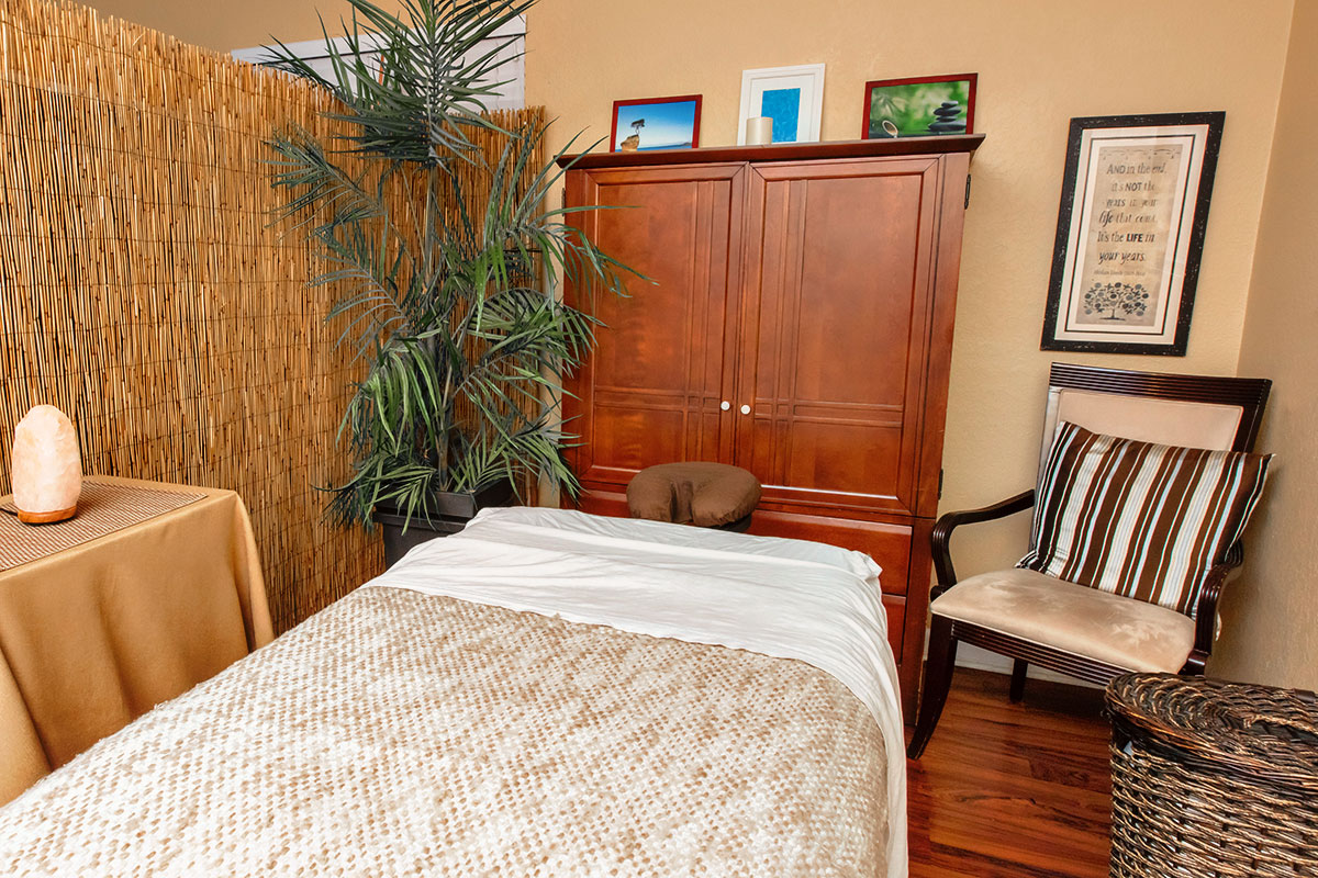 massage-bed Massage bed at Seaside Palm Beach rehab
